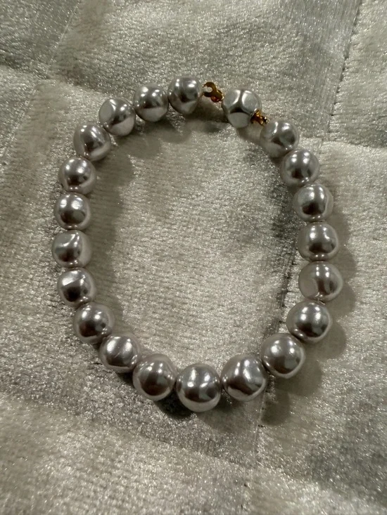 Versatile Elegance Gray Faux Pearl Bracelet - Picture 9 of 9